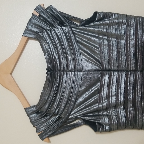 Derhy Silver Sleeveless Layered Pleats, Formal Dress - Size Large - Picture 5 of 11